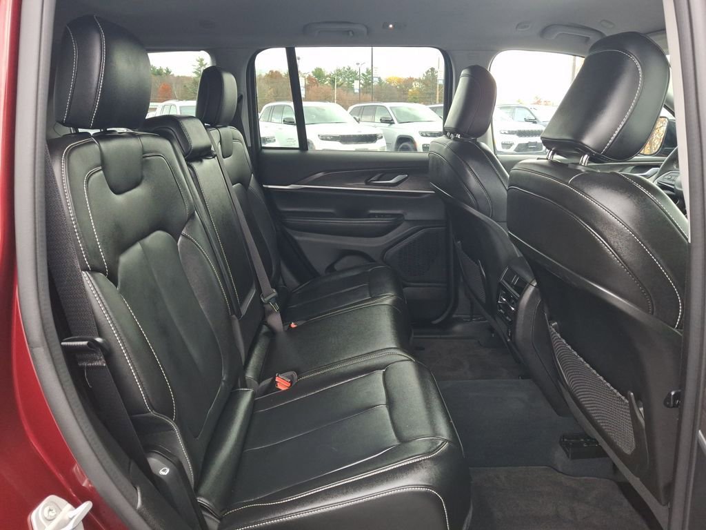 Used 2023 Jeep Grand Cherokee Limited image 13