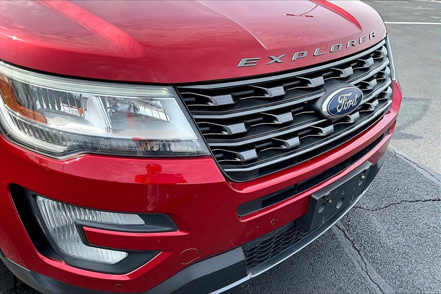 Used 2017 Ford Explorer XLT w/ Equipment Group 202A image 34