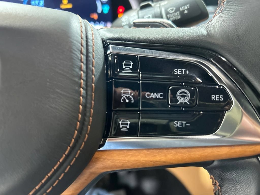 Used 2023 Jeep Grand Cherokee Summit AWD/4WD image 27