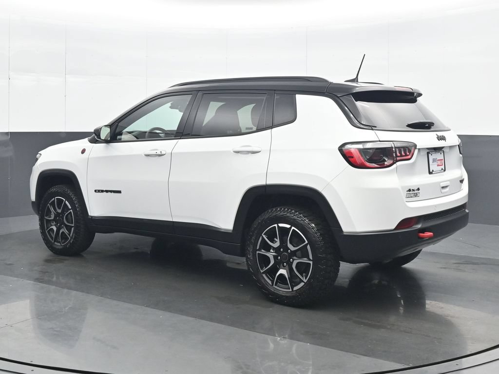Used 2026 Jeep Compass Trailhawk AWD/4WD image 4
