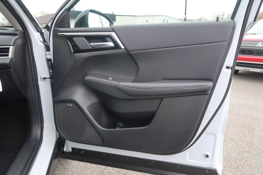 New 2026 Mitsubishi Outlander AWD image 22