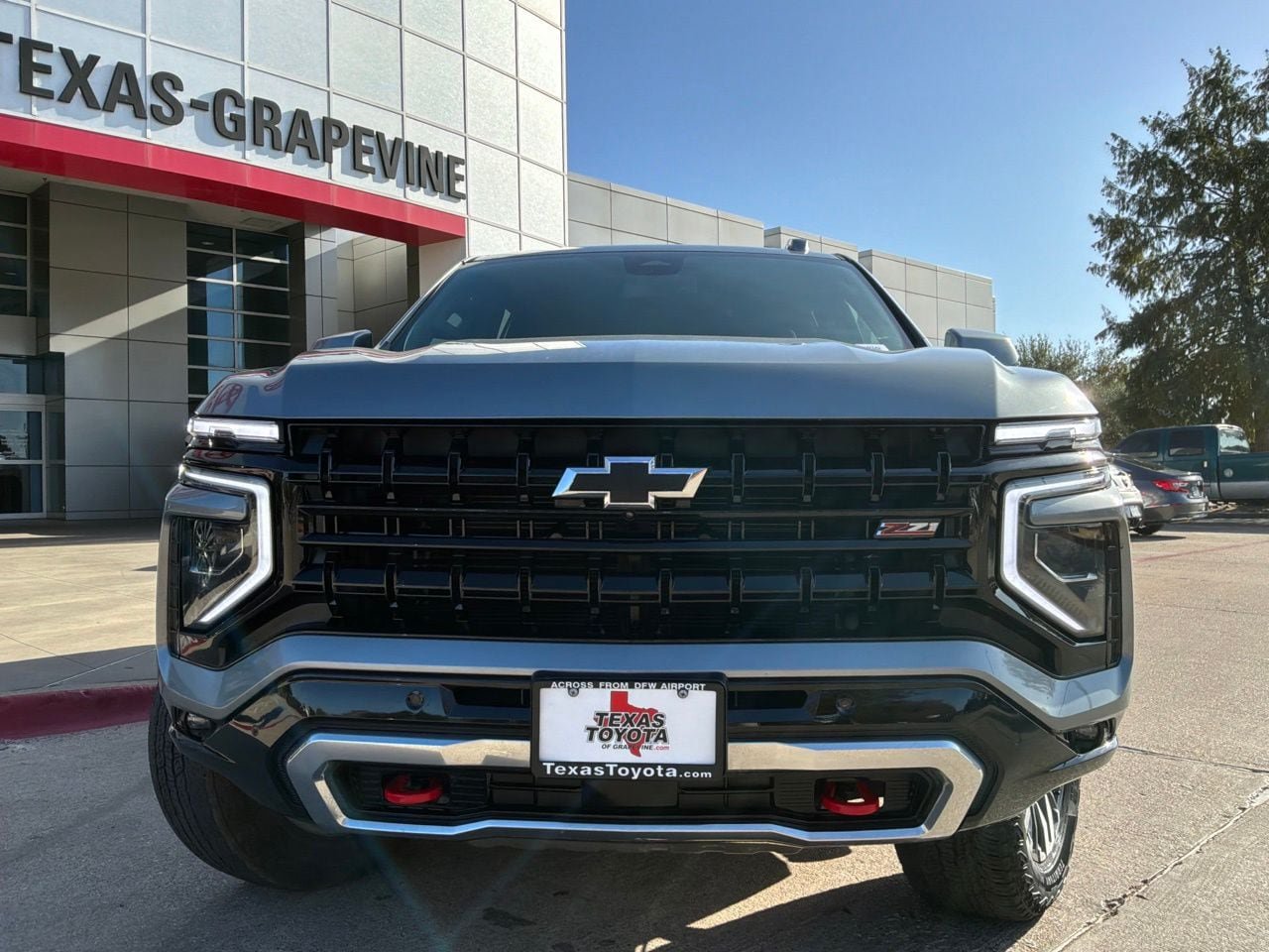 Used 2025 Chevrolet Tahoe Z71 AWD/4WD image 3