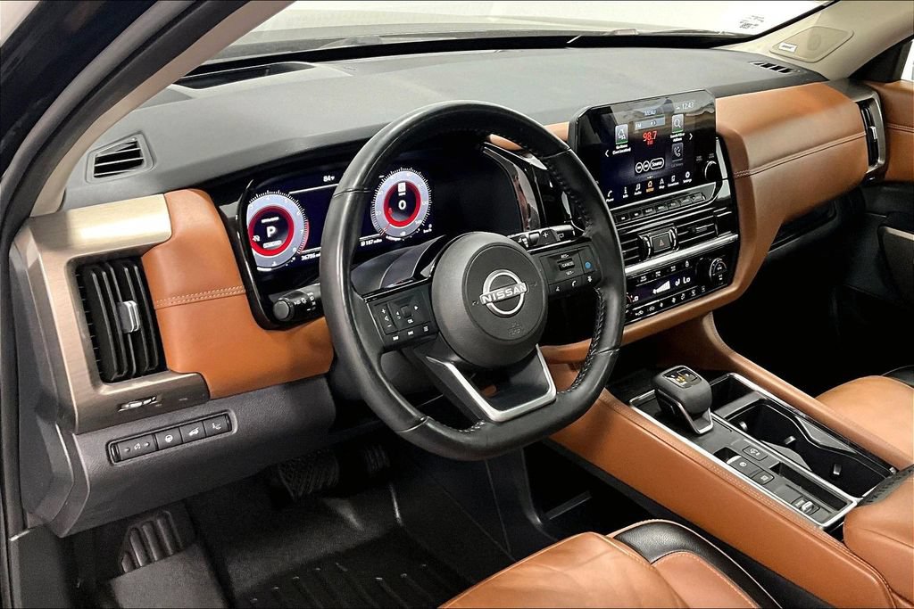 Used 2023 Nissan Pathfinder Platinum FWD image 16
