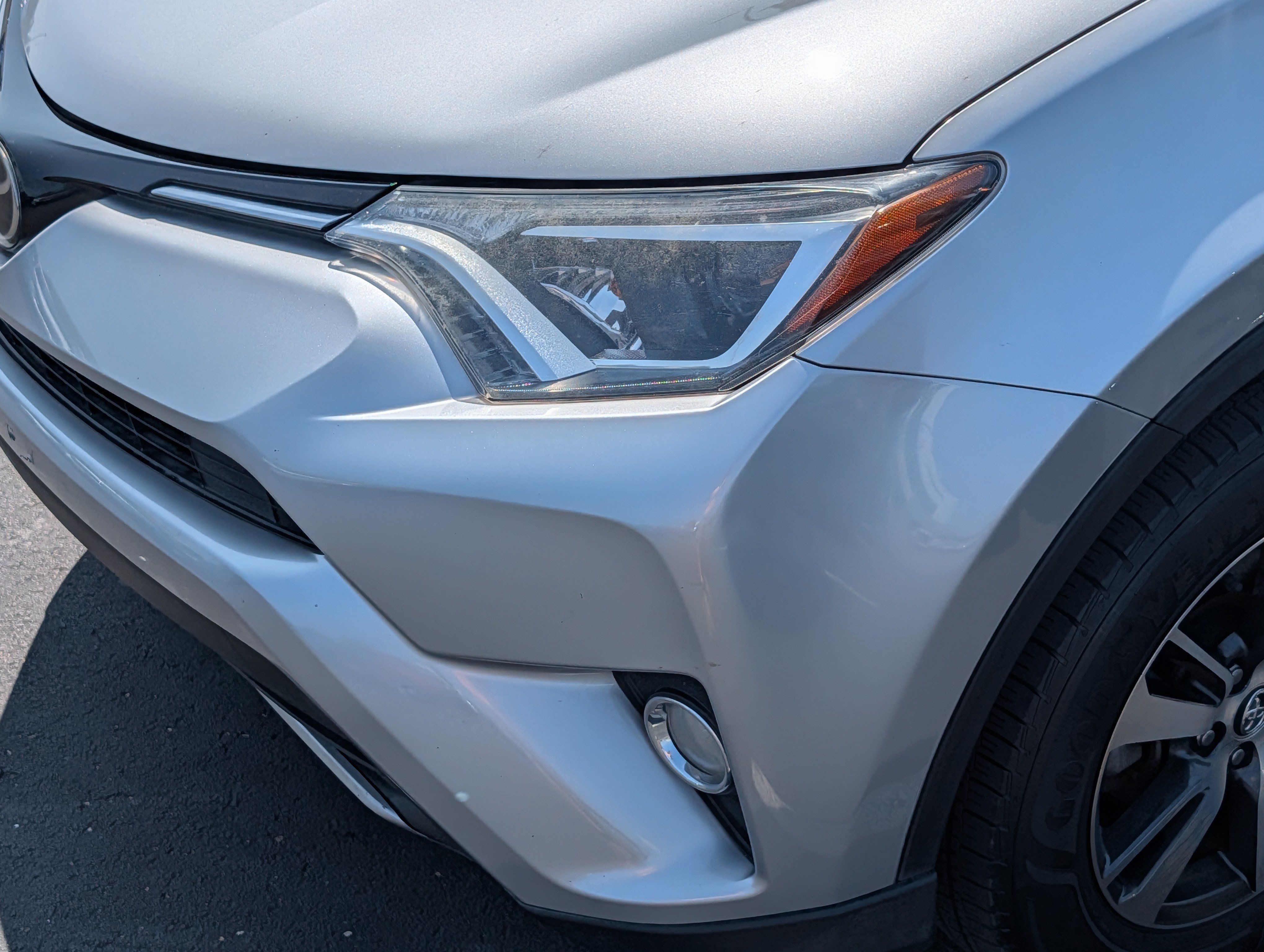Used 2018 Toyota RAV4 XLE w/ Plus Extra Value Package AWD/4WD image 16