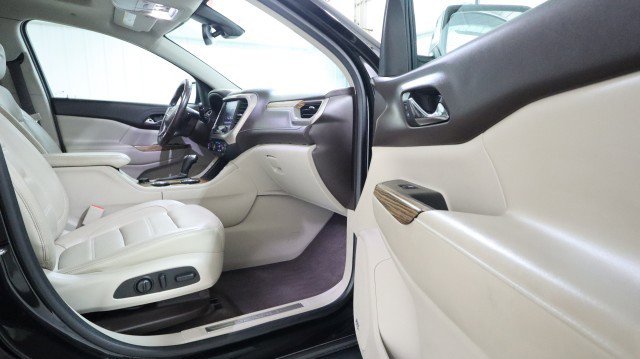 Used 2017 GMC Acadia Denali w/ Technology Package image 10