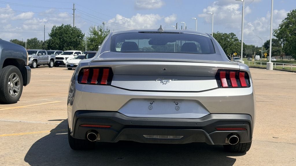 Used 2025 Ford Mustang Premium RWD image 8