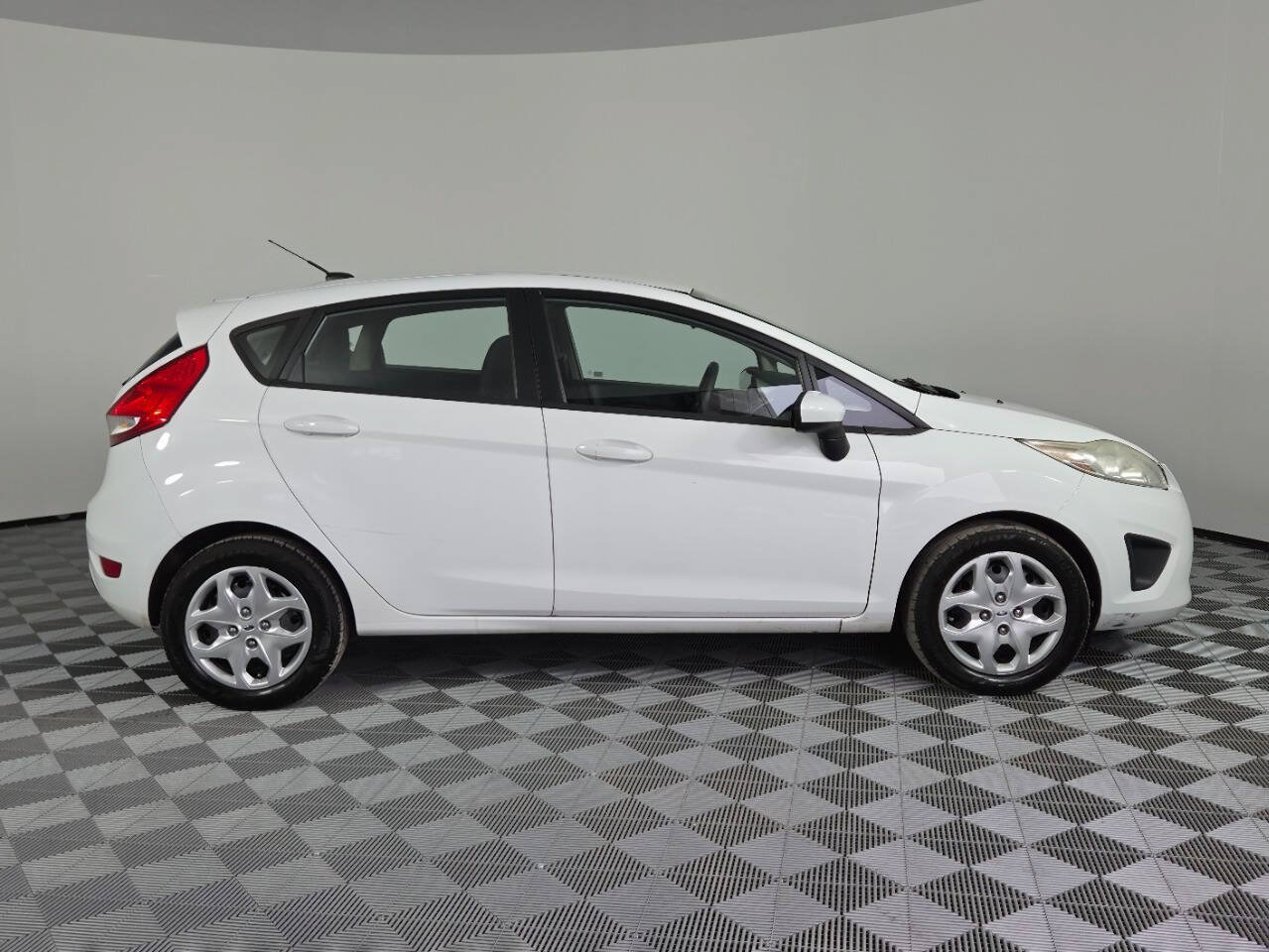 Used 2012 Ford Fiesta SE w/ Super Fuel Economy Pkg FWD image 8