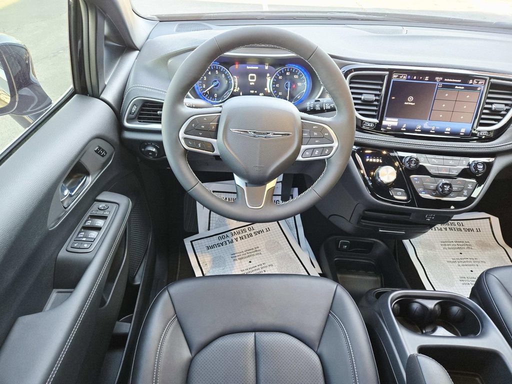 New 2026 Chrysler Pacifica Select image 12