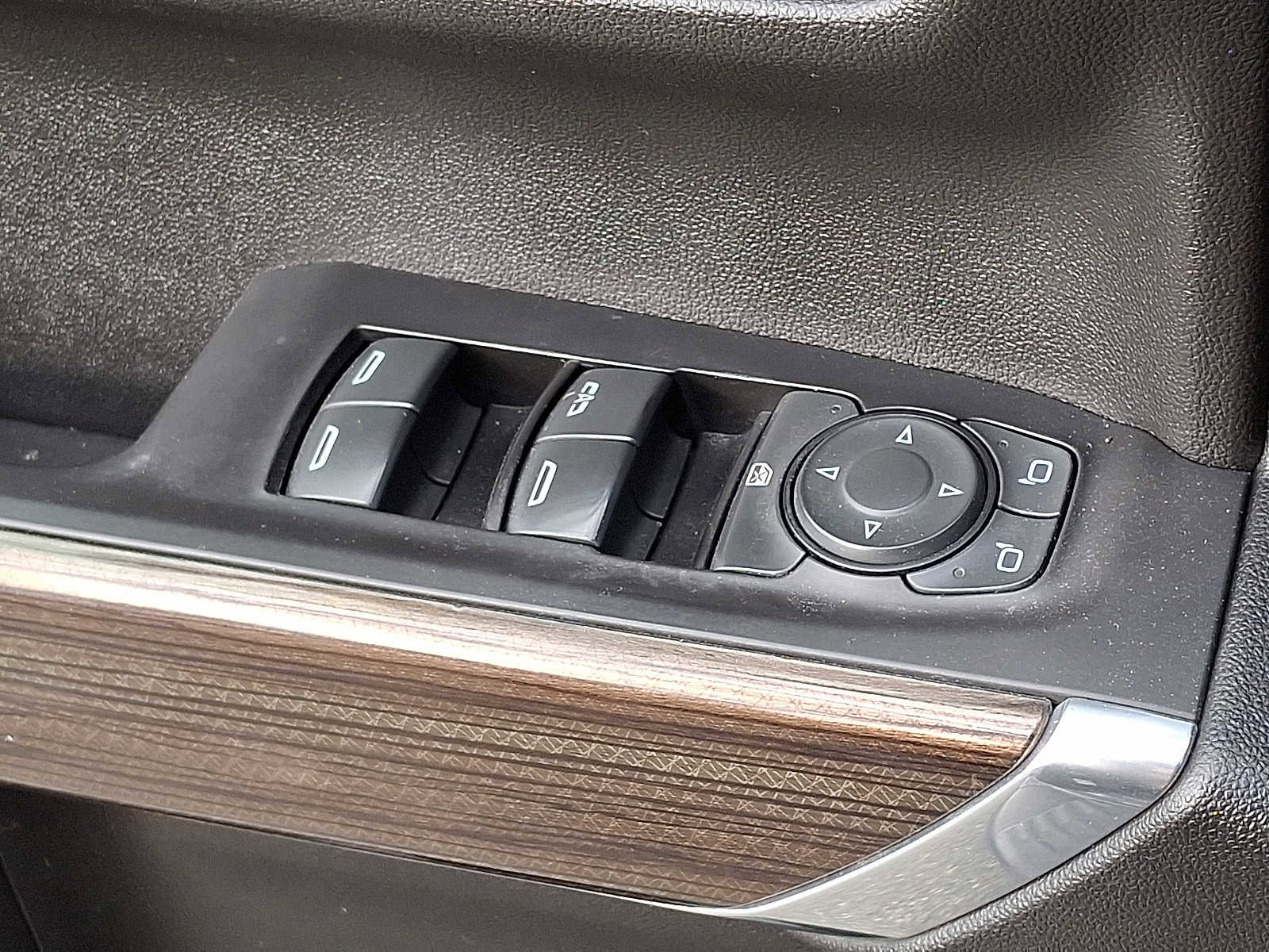 Used 2021 Chevrolet Silverado 1500 LT Trail Boss w/ Convenience Package II image 25