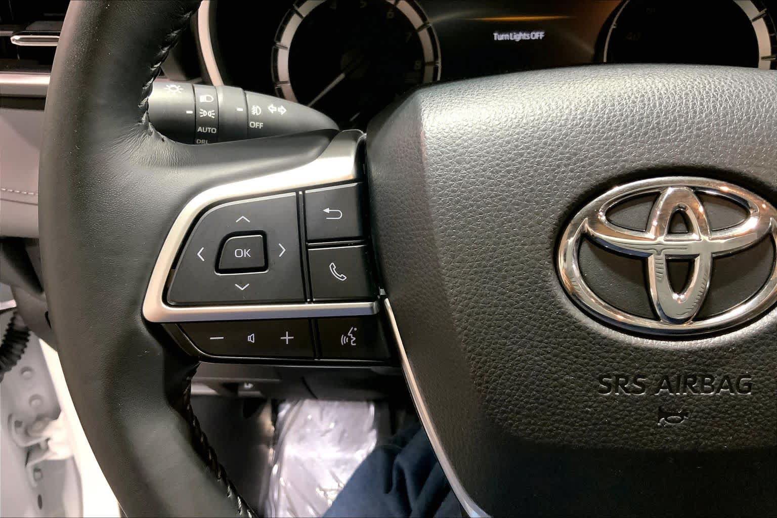 Used 2023 Toyota Highlander XLE AWD/4WD image 24