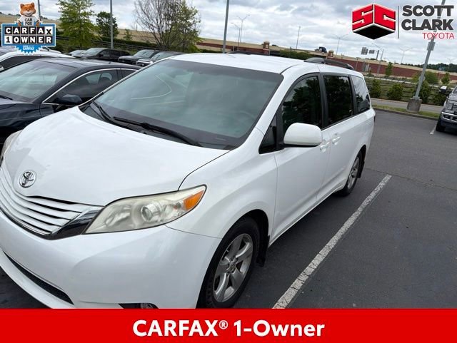 Used 2015 Toyota Sienna LE FWD image 2
