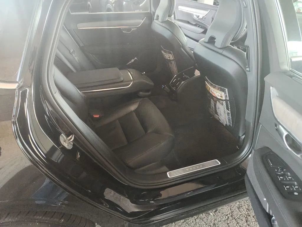 Used 2024 Volvo S90 B6 Plus image 10