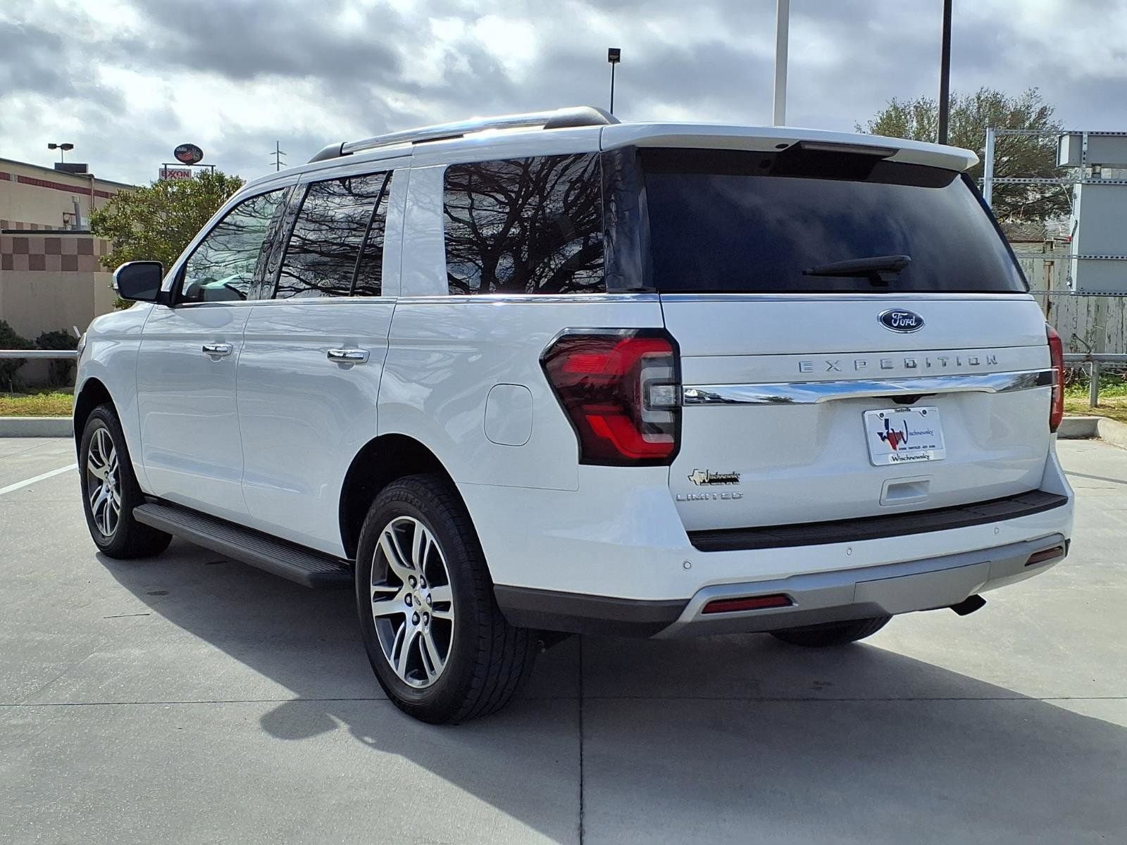 Used 2024 Ford Expedition Limited image 2