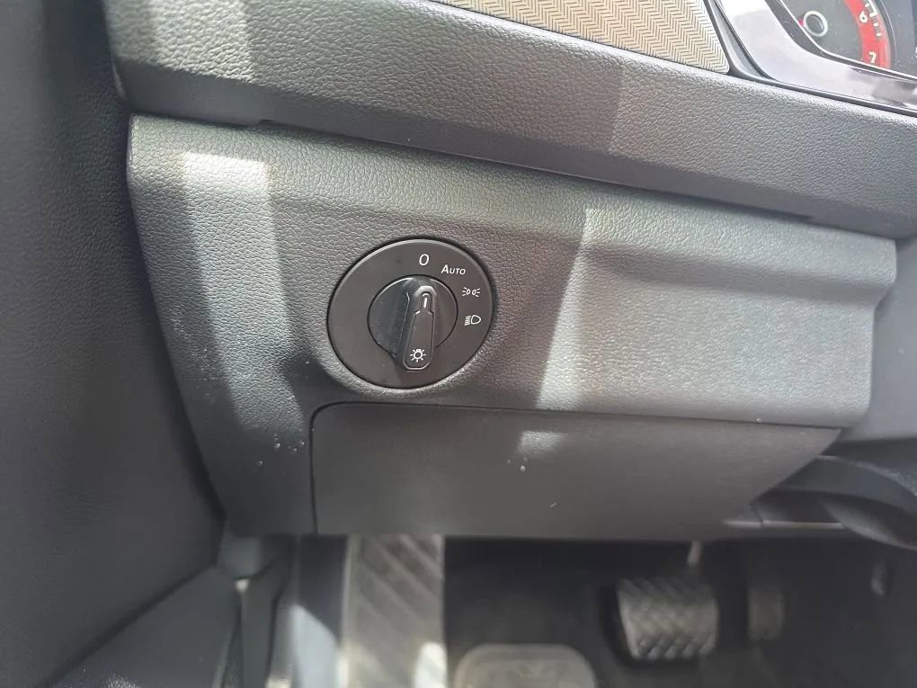 Used 2019 Volkswagen Jetta SE w/ Cold Weather Package image 23