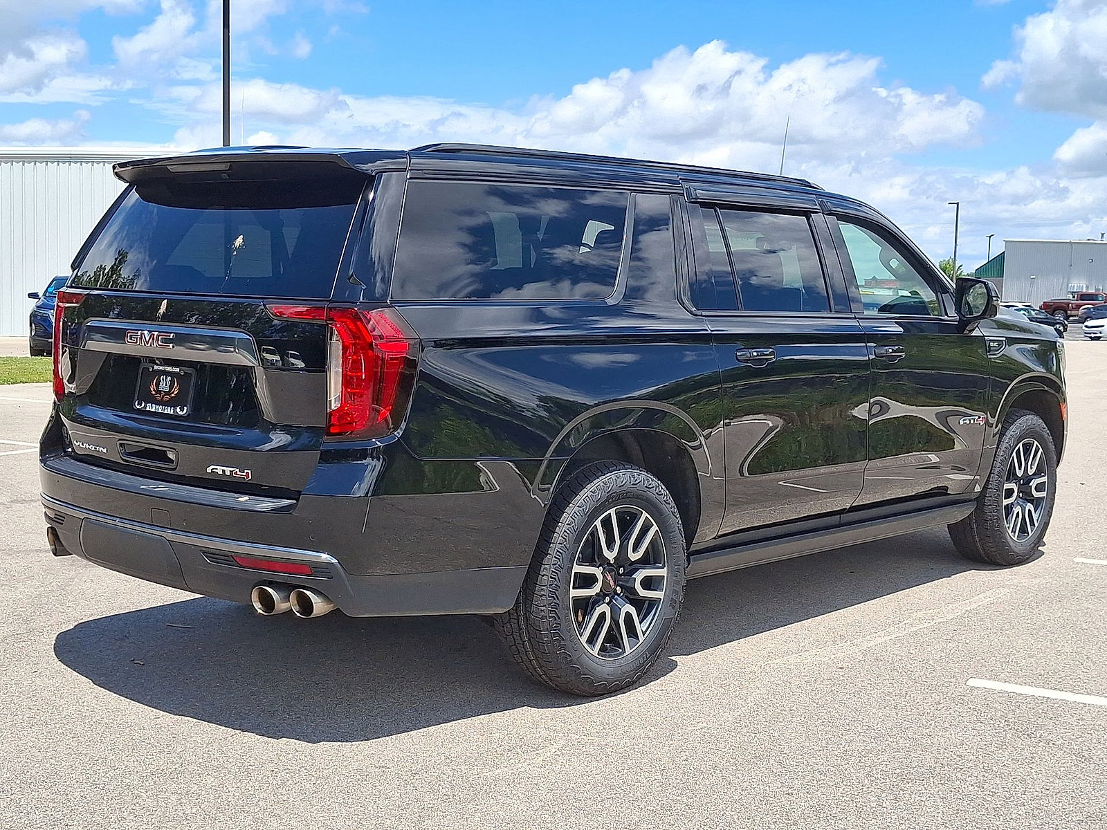 Used 2023 GMC Yukon XL AT4 w/ AT4 Premium Plus Package AWD/4WD image 25
