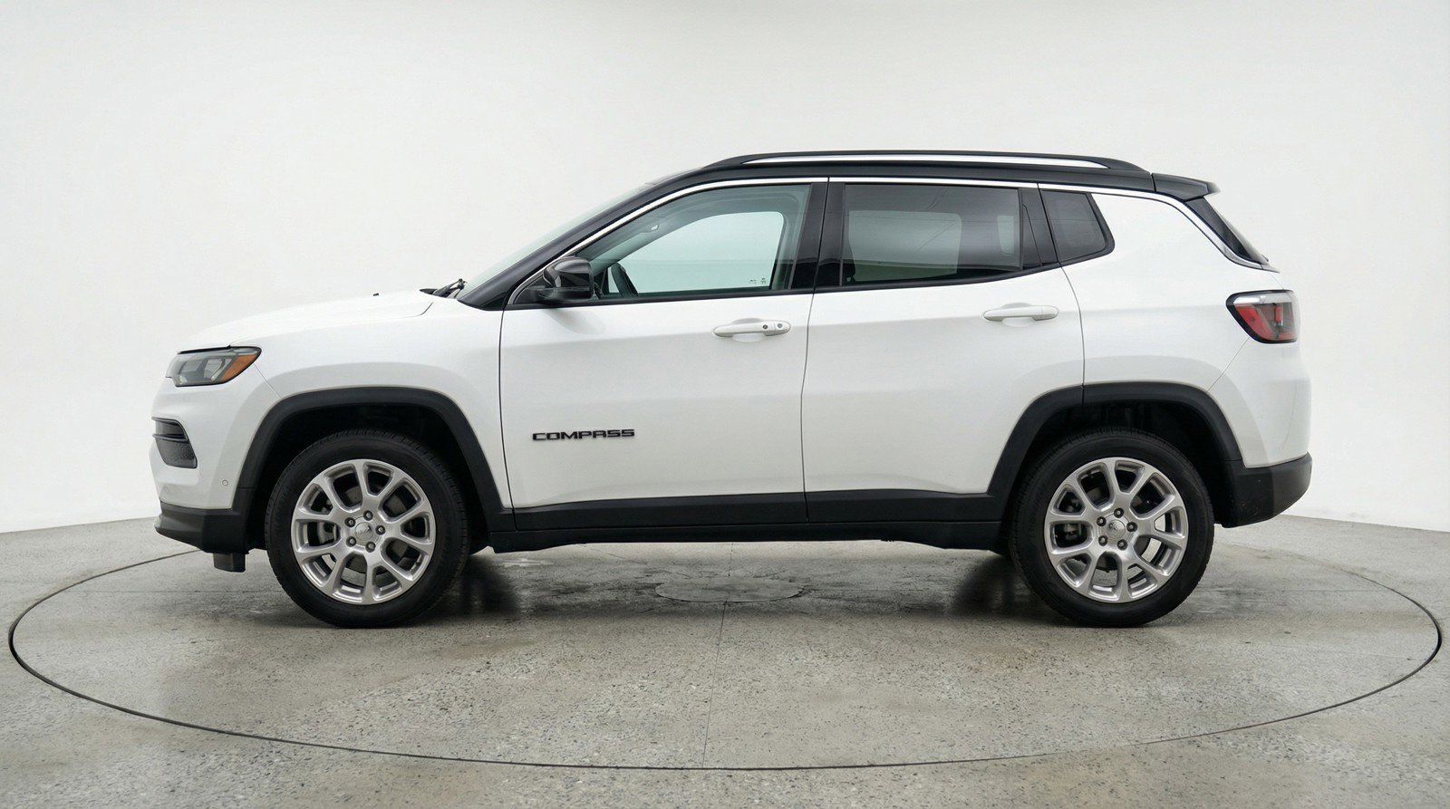 Used 2025 Jeep Compass Limited image 5