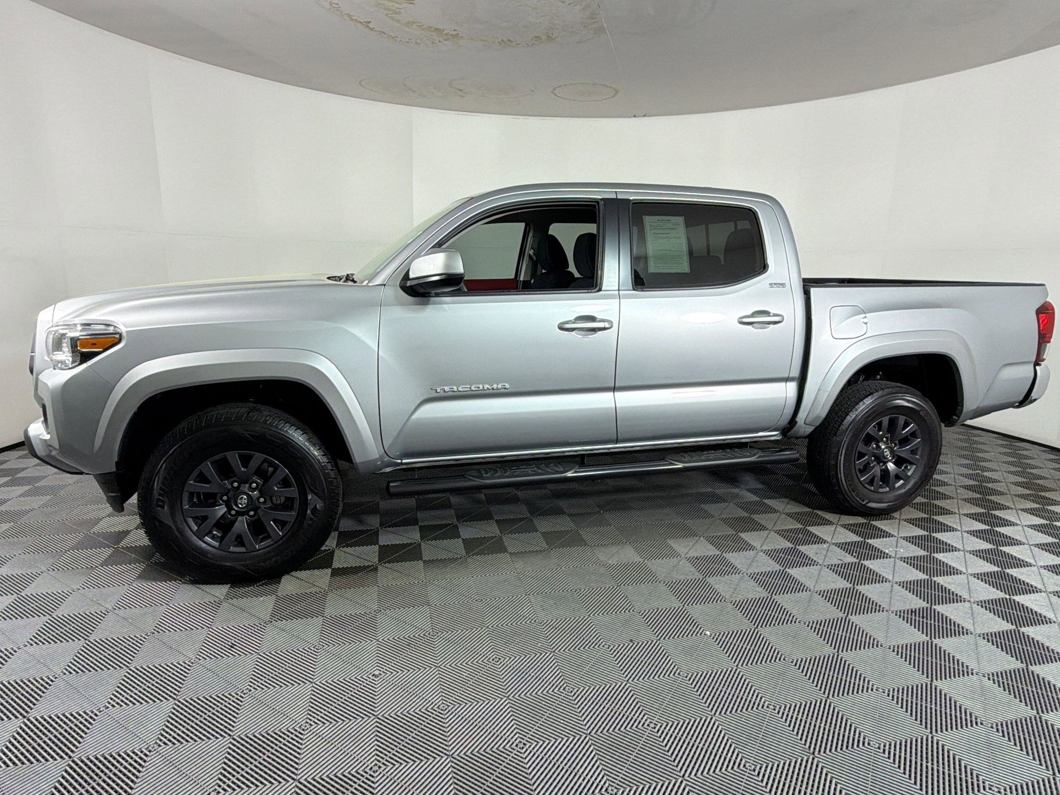 Used 2023 Toyota Tacoma SR5 RWD image 2