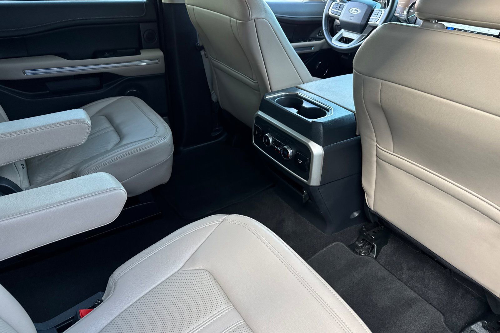 Used 2024 Ford Expedition Limited image 18