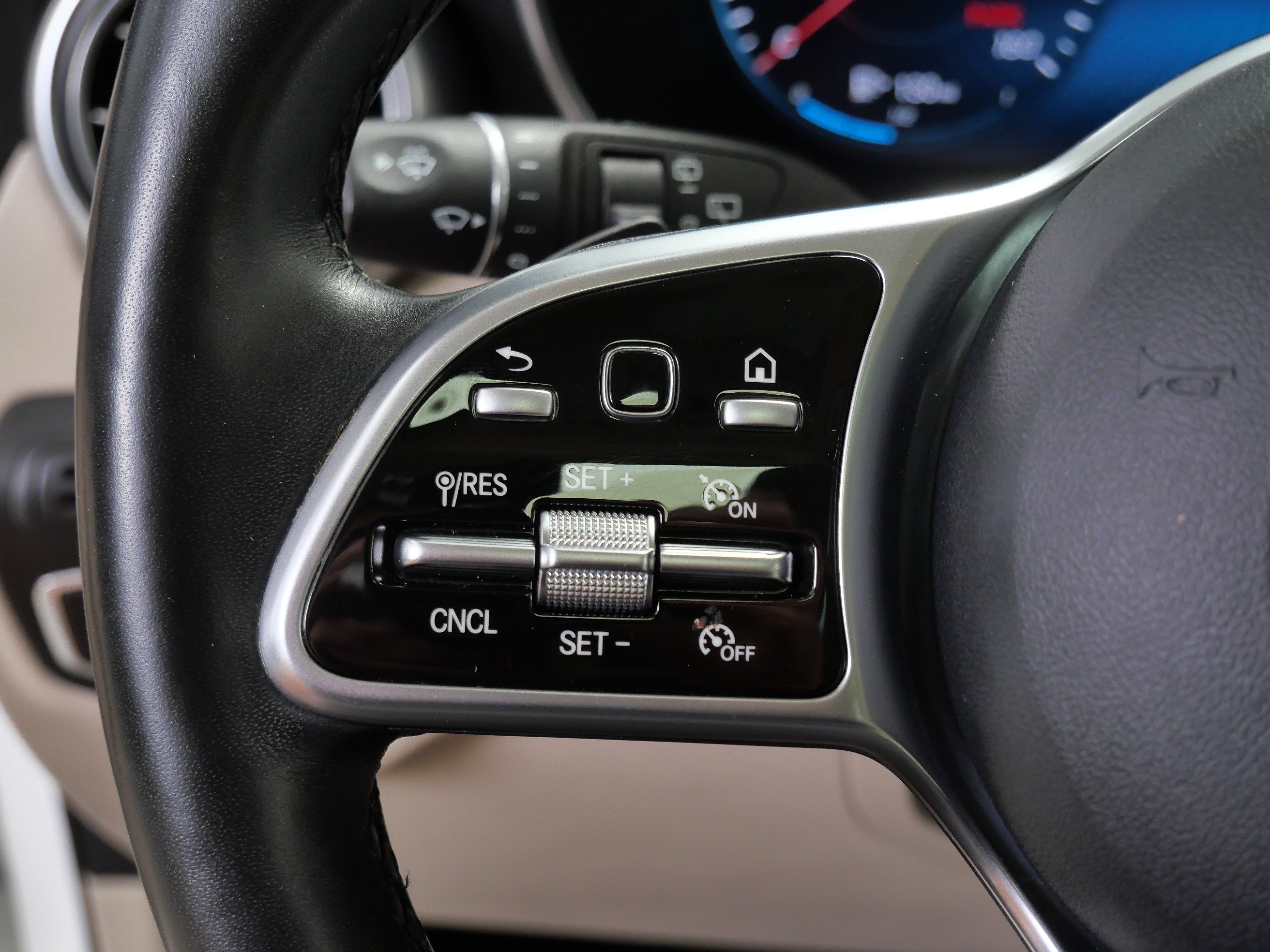 Used 2021 Mercedes-Benz GLC 300 4MATIC image 25