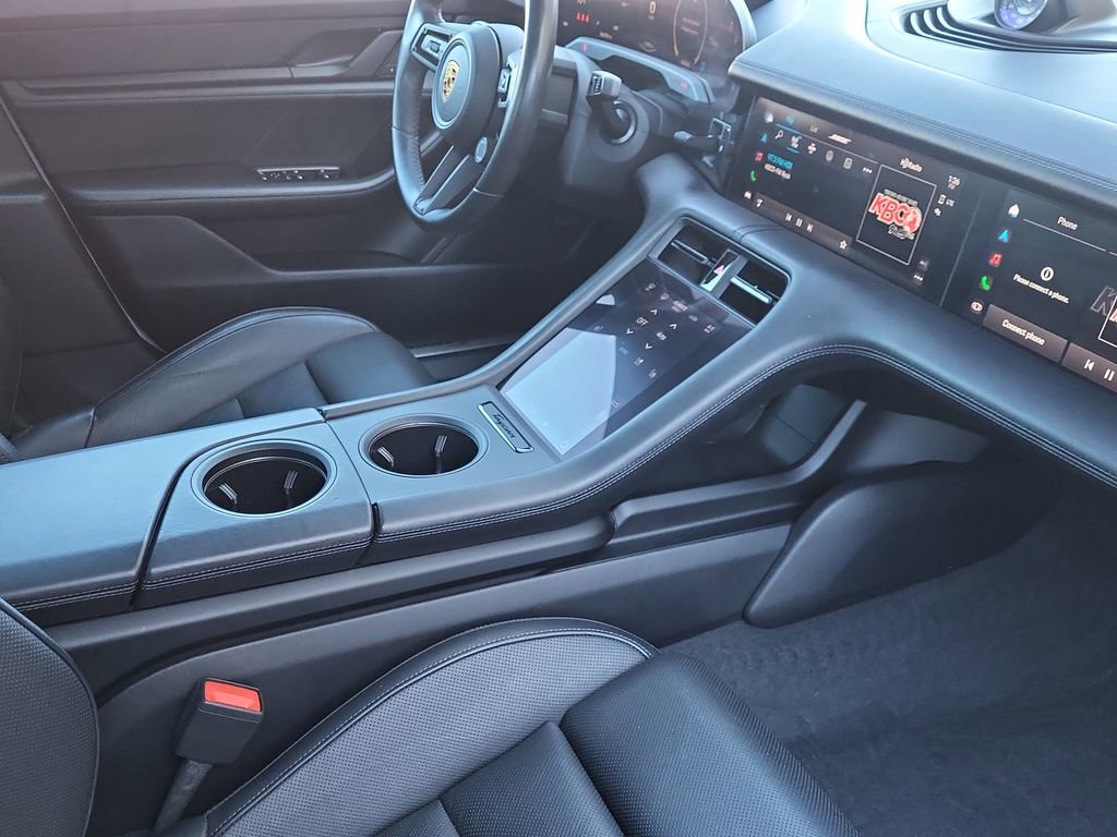 Used 2022 Porsche Taycan 4S image 18