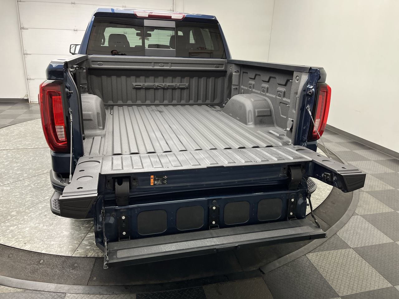 Certified 2021 GMC Sierra 1500 Denali w/ Driver Alert Package II AWD/4WD image 36