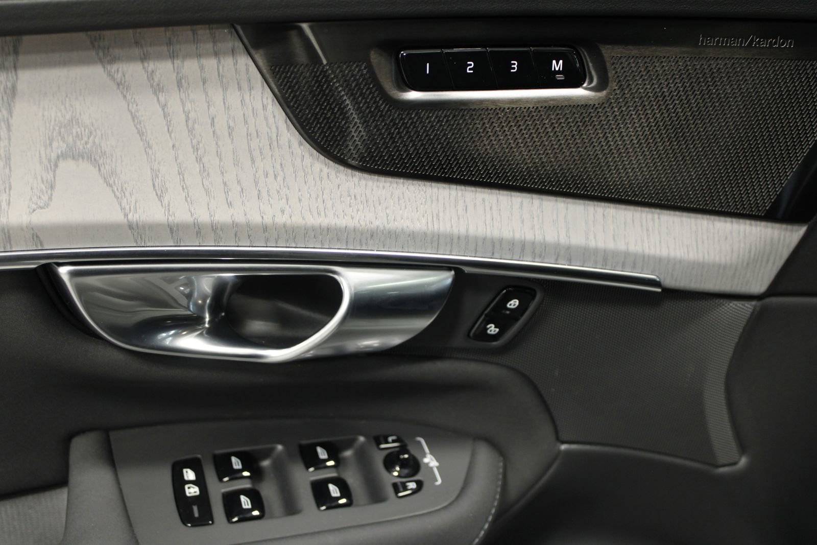 Used 2025 Volvo XC90 T8 Ultra image 33