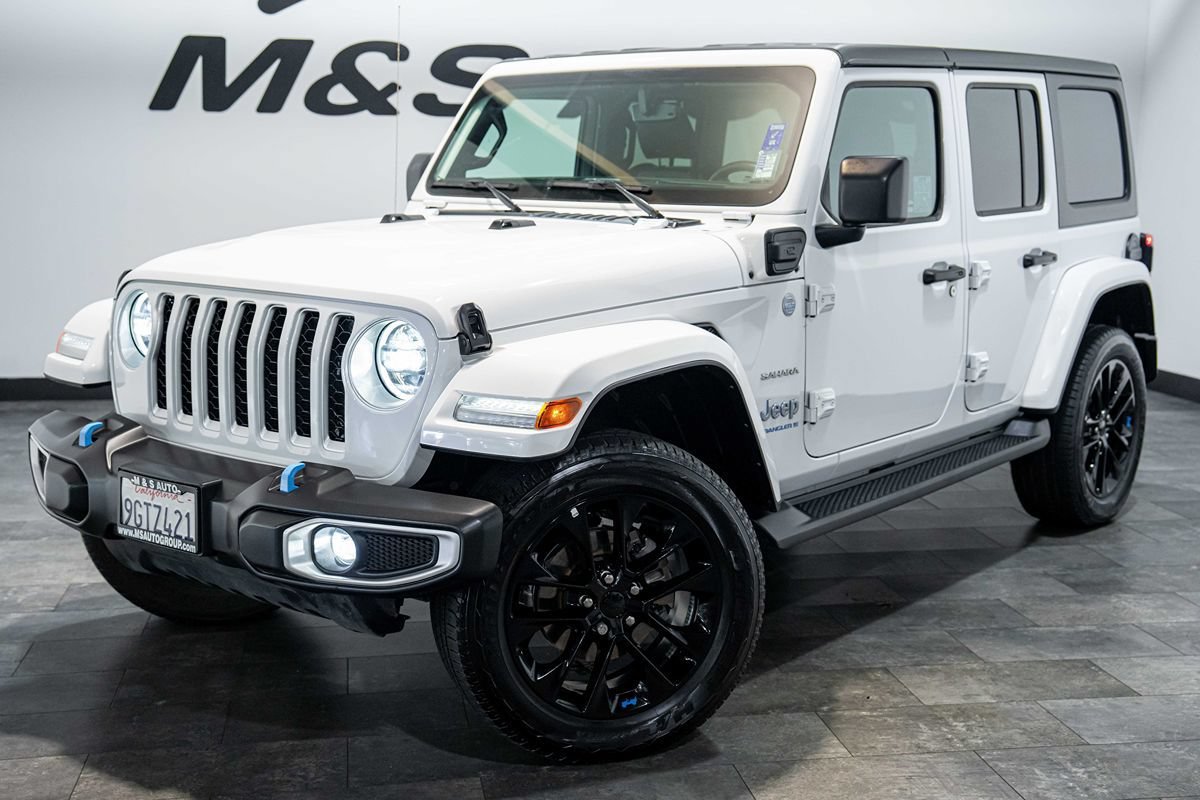 Used 2023 Jeep Wrangler Unlimited Sahara w/ Cold Weather Group AWD/4WD image 2