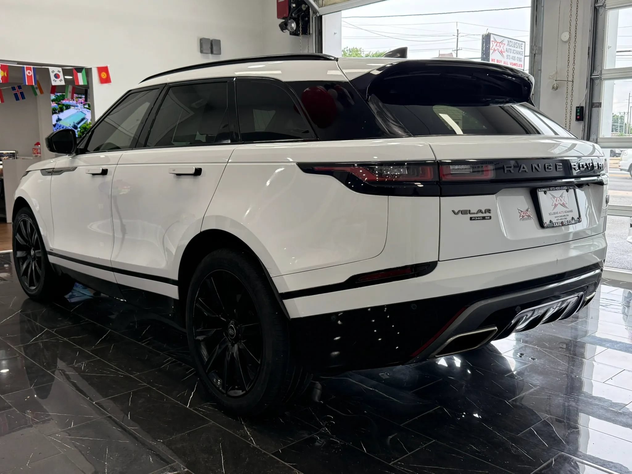 Used 2019 Land Rover Range Rover Velar R-Dynamic SE AWD/4WD image 4