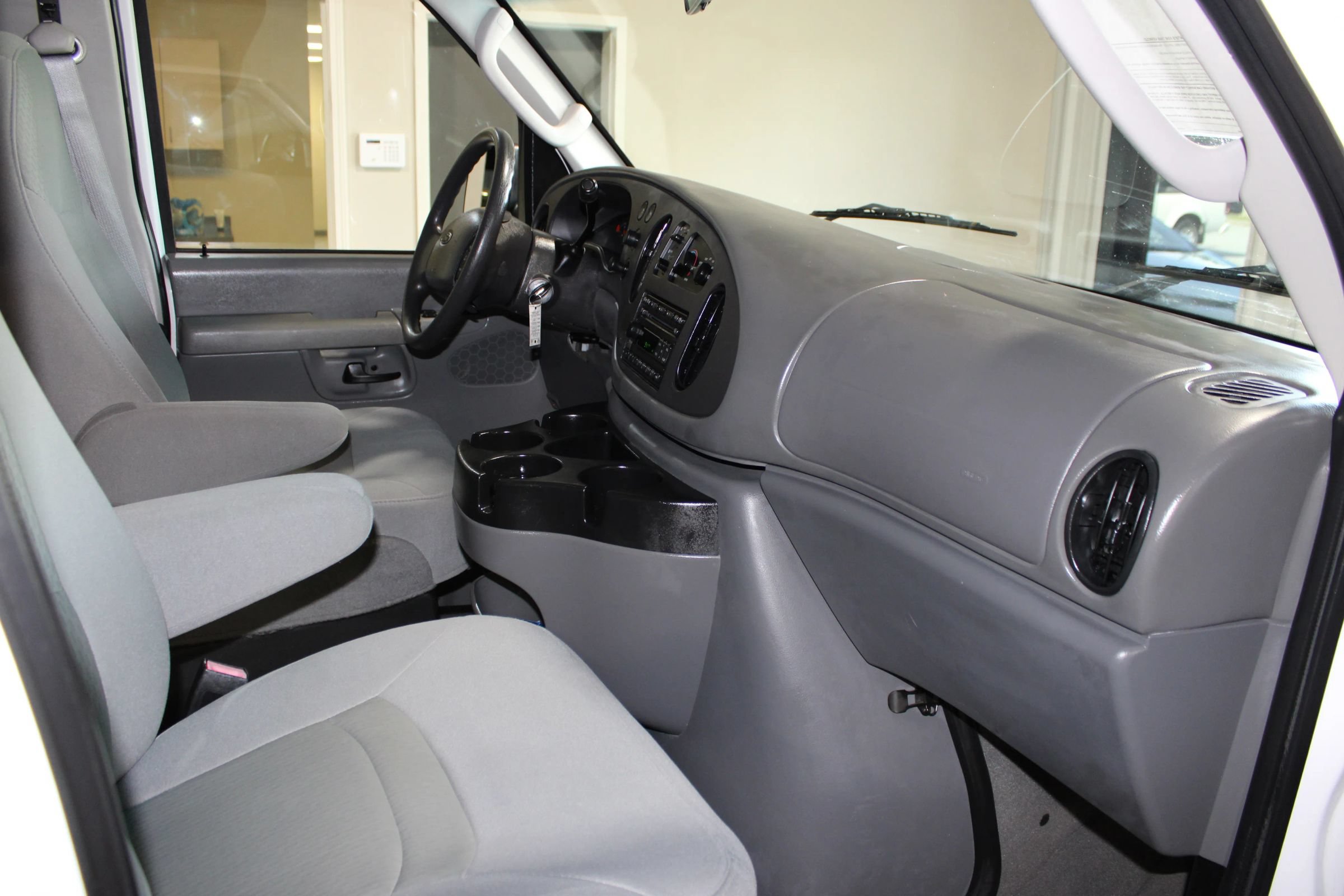 Used 2008 Ford E-350 and Econoline 350 XL RWD image 19