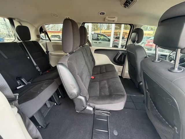 Used 2019 Dodge Grand Caravan SE w/ Rear Park Assist Package image 16