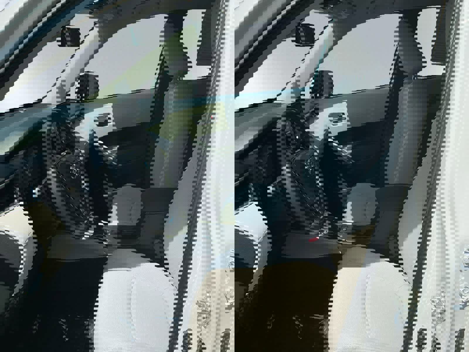 Used 2022 Toyota Corolla Cross LE image 7