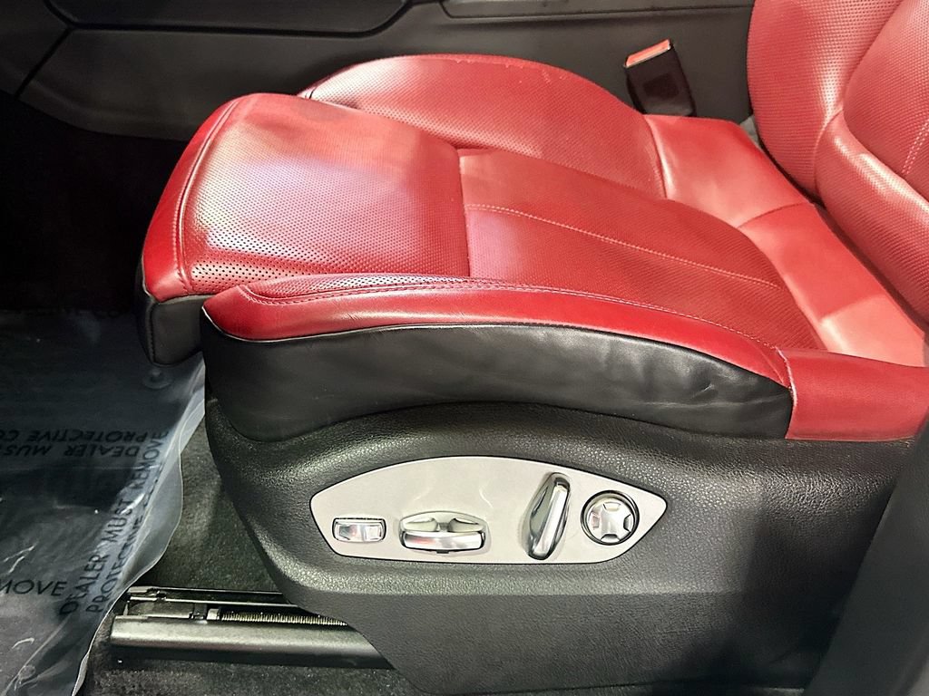 Used 2024 Porsche Macan AWD/4WD image 20