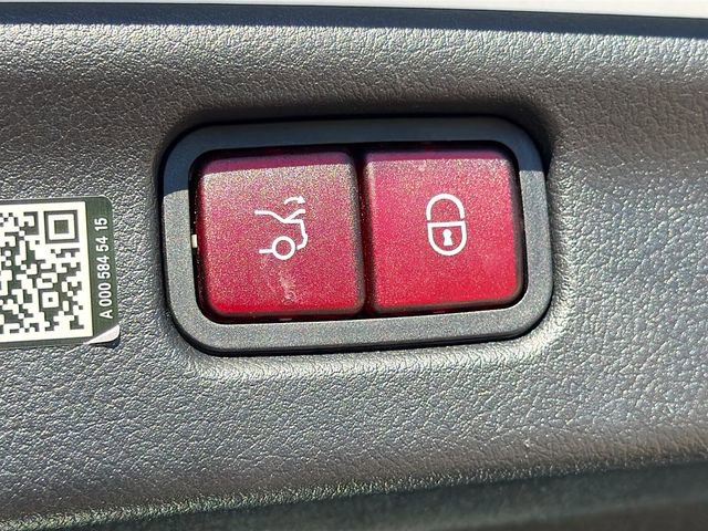 Used 2025 Mercedes-Benz C 300 Sedan image 13