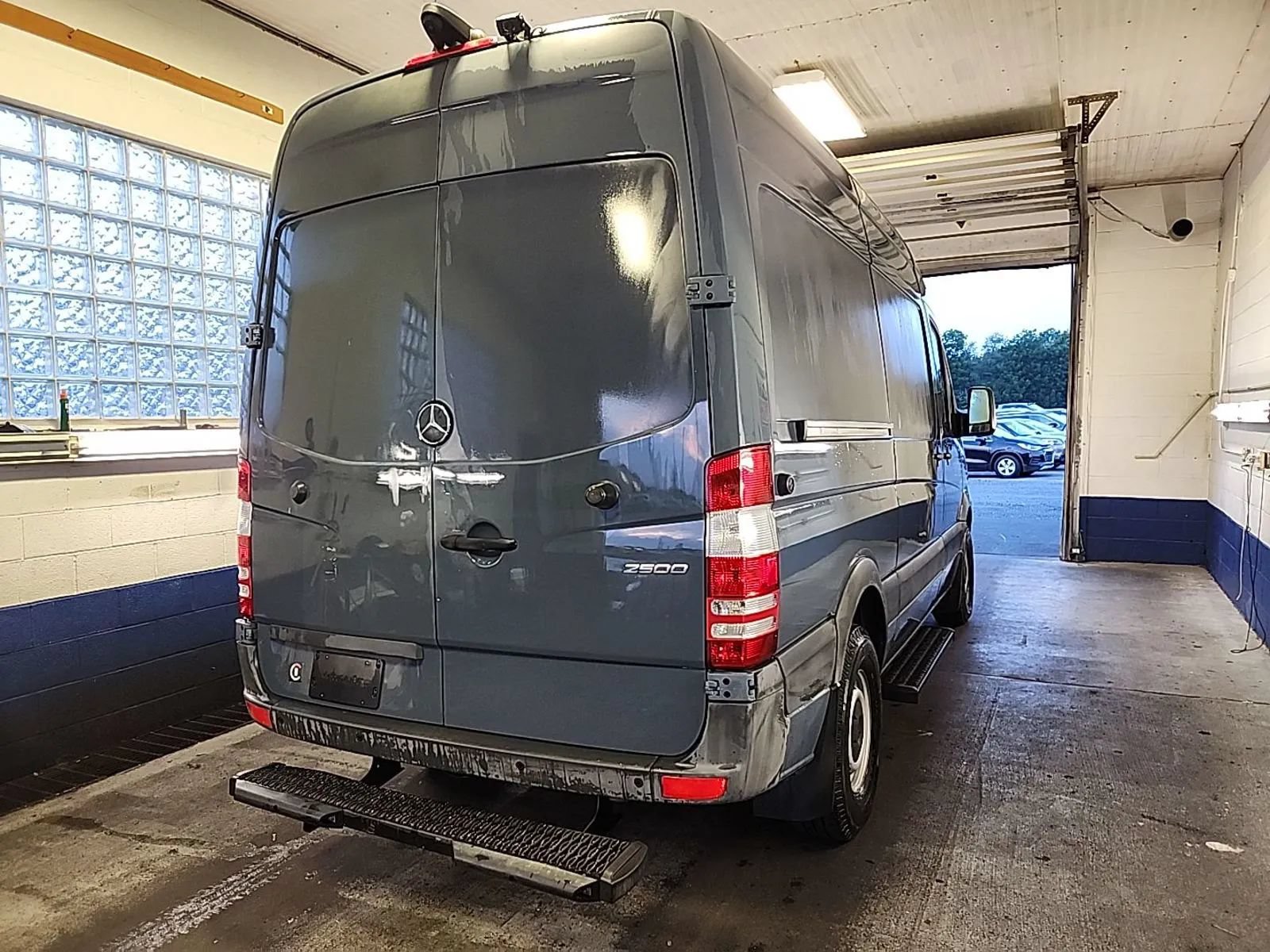 Used 2018 Mercedes-Benz Sprinter 2500 image 2