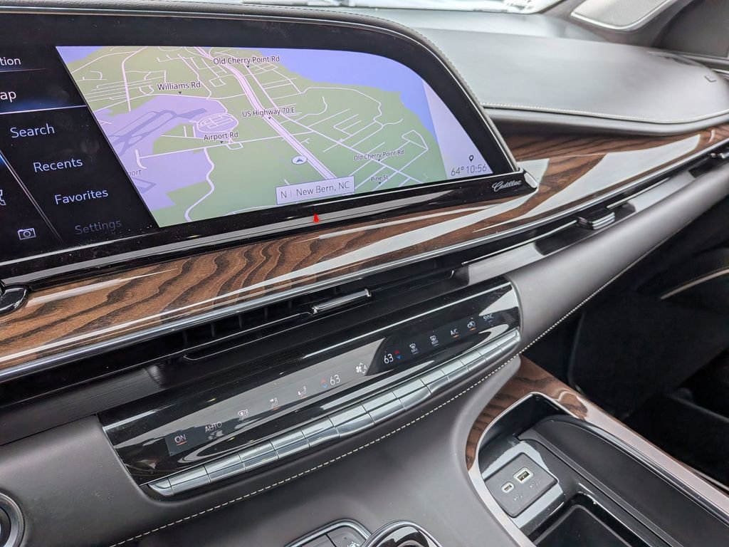 Used 2022 Cadillac Escalade Sport Platinum w/ LPO, ONYX Package AWD/4WD image 18