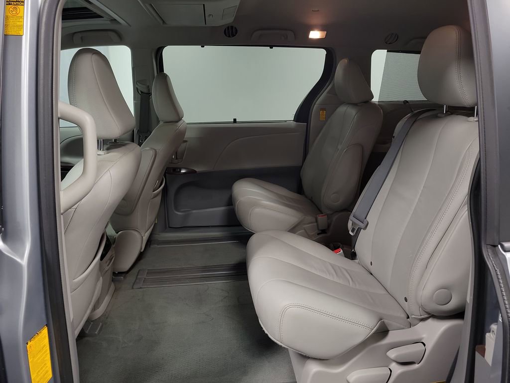 Used 2014 Toyota Sienna XLE image 25