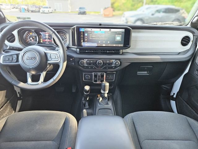 Used 2025 Jeep Wrangler Sahara image 15