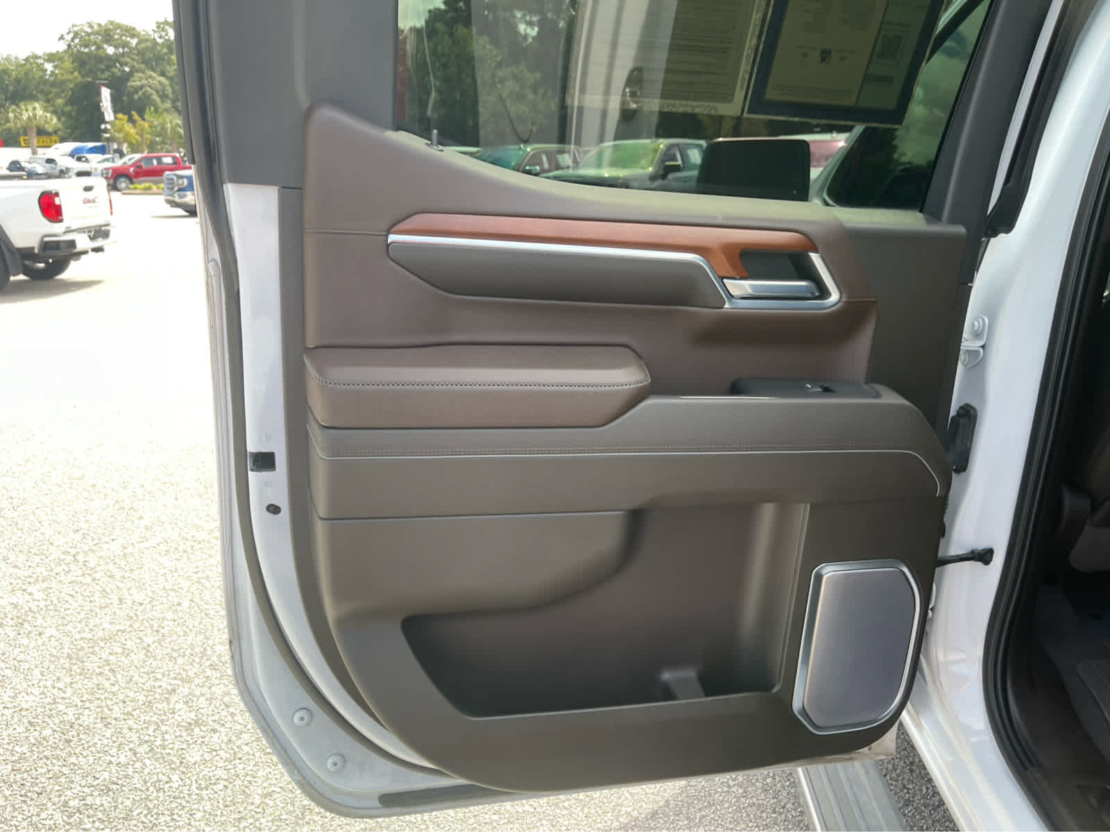 Used 2023 GMC Sierra 1500 Denali w/ Denali Reserve Package AWD/4WD image 17
