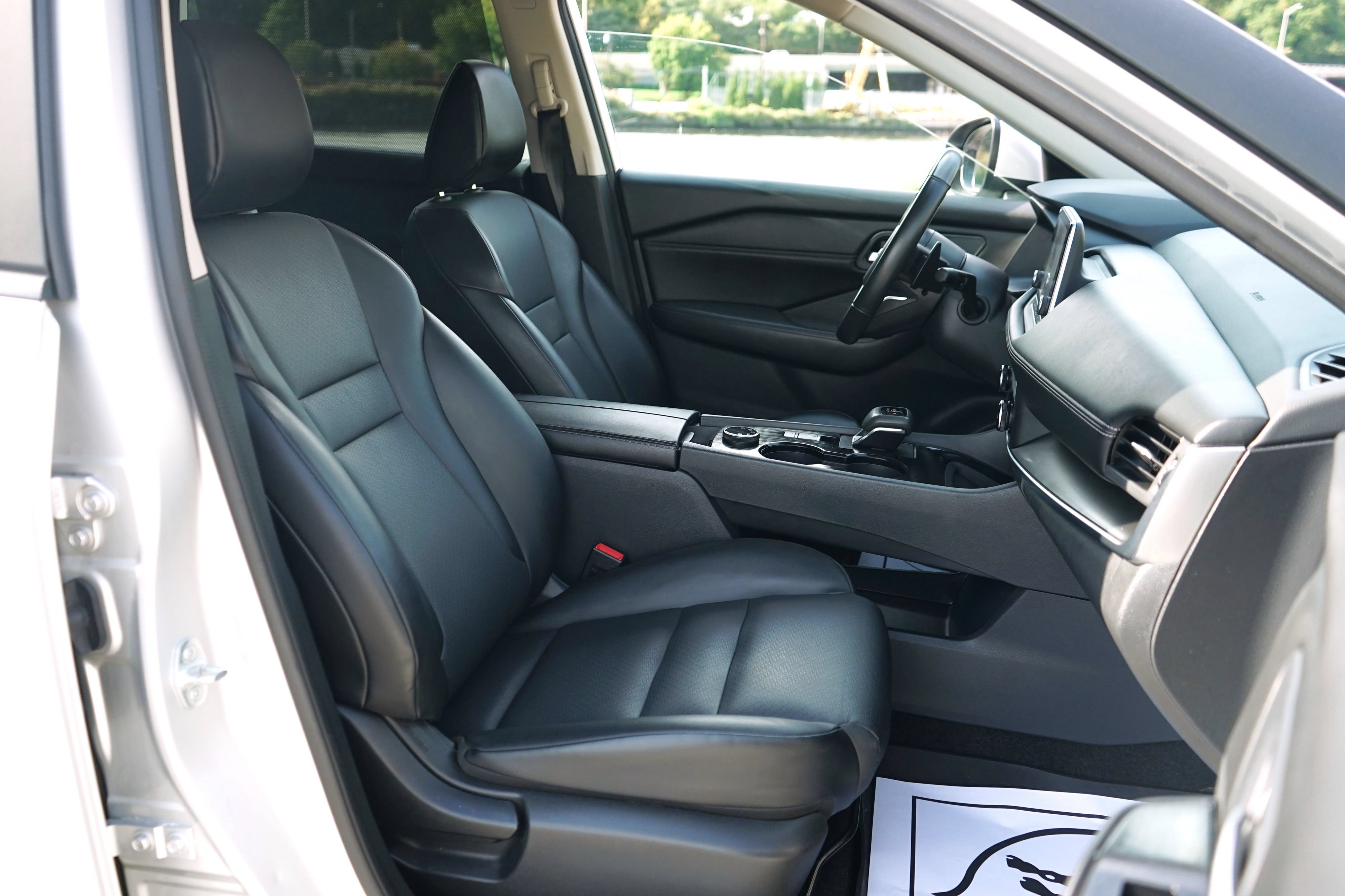 Used 2024 Nissan Rogue SV w/ SV Premium Package AWD/4WD image 27