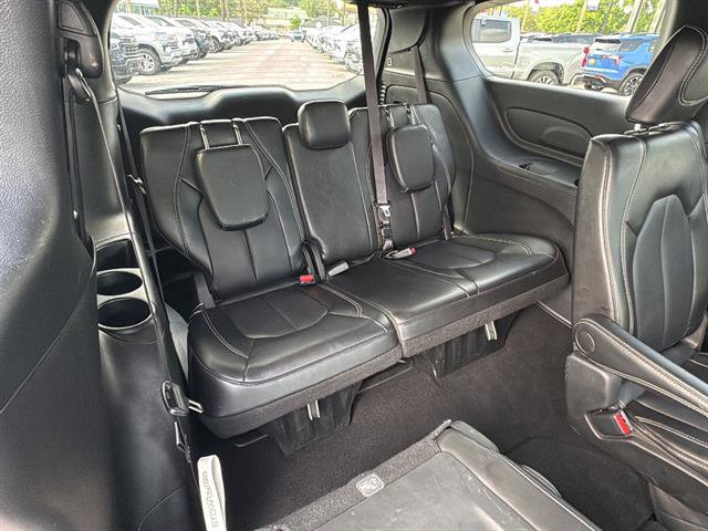 Used 2025 Chrysler Pacifica Select FWD image 16