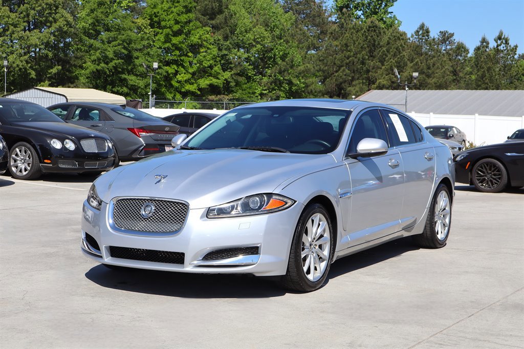 Used 2012 Jaguar XF RWD image 3