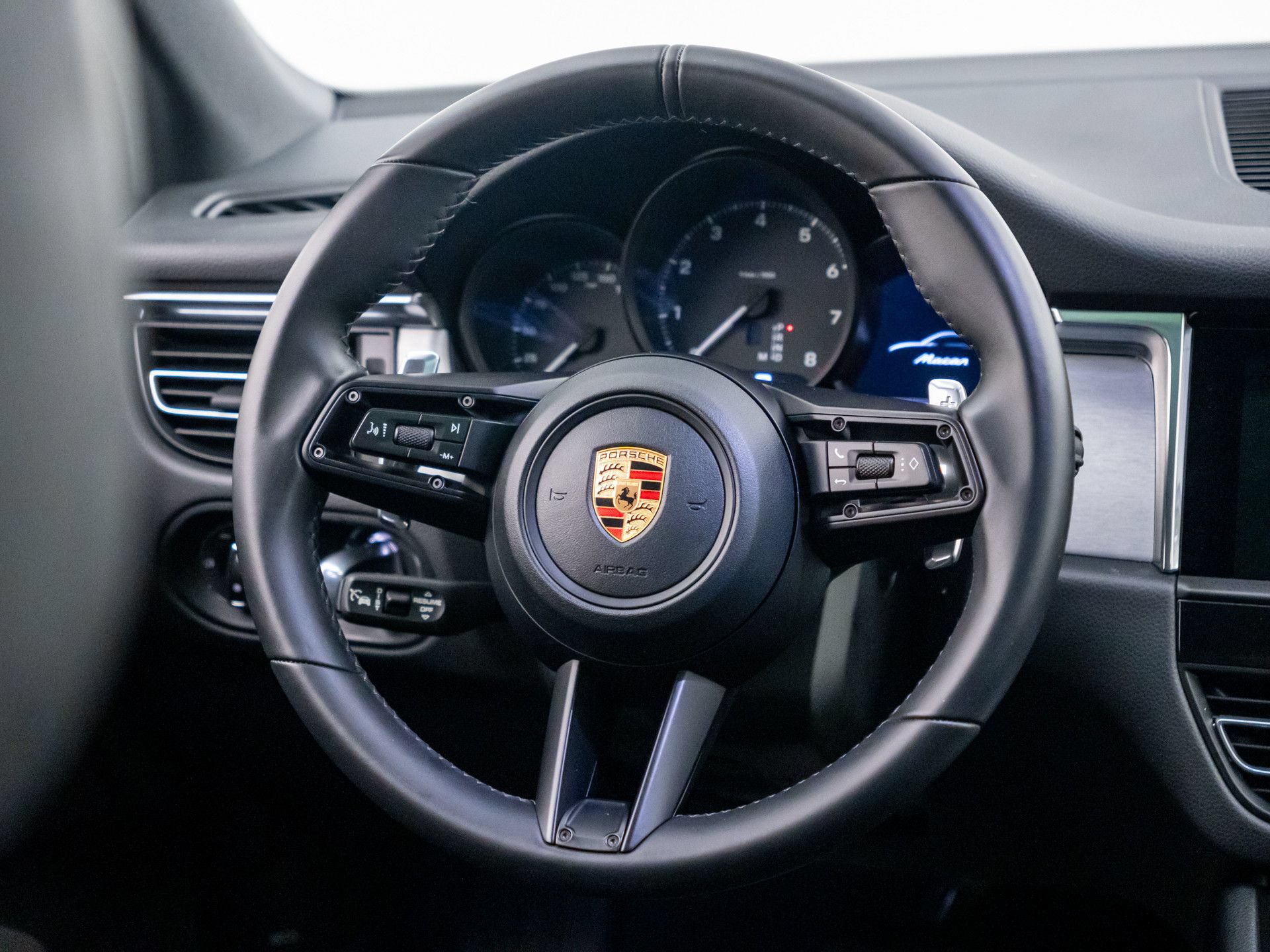 Certified 2026 Porsche Macan AWD/4WD image 12