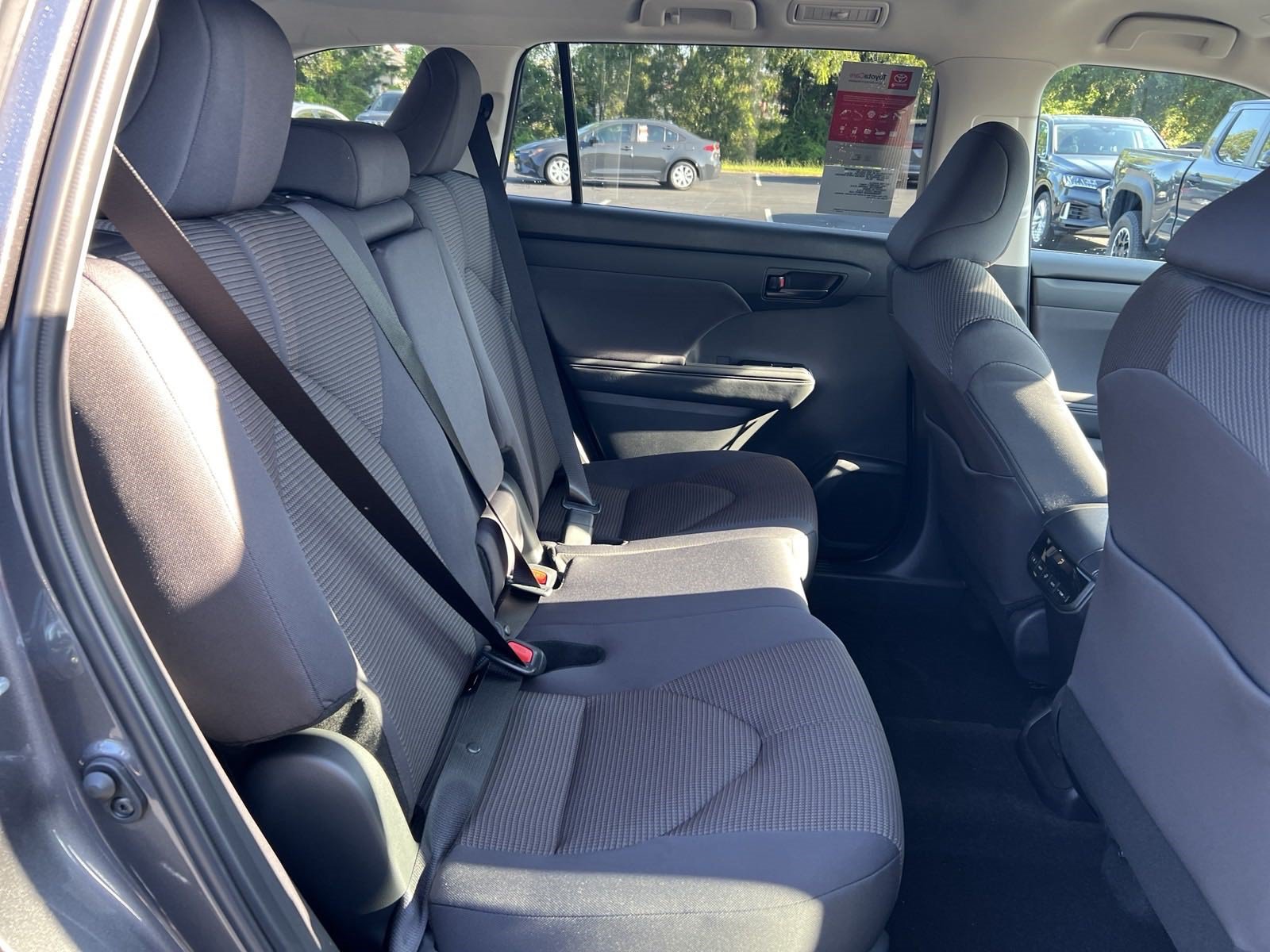 New 2024 Toyota Highlander LE FWD image 29