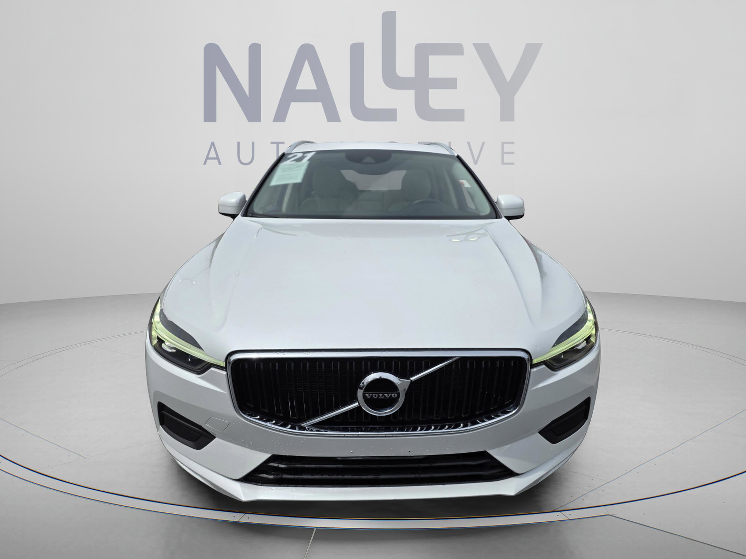 Used 2021 Volvo XC60 T5 Momentum w/ Climate Package image 7