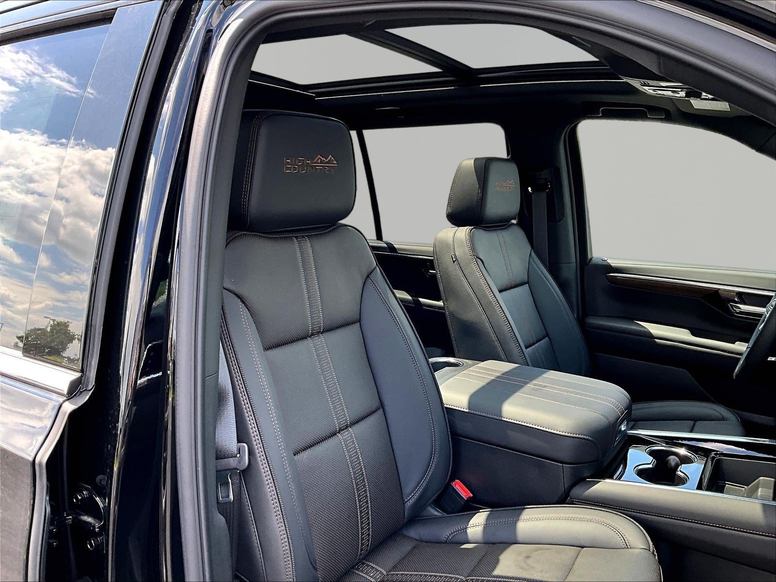 New 2026 Chevrolet Tahoe High Country w/ Sun And Tow Package AWD/4WD image 19