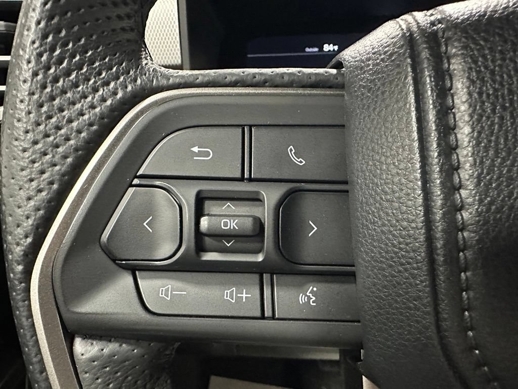 Used 2025 Toyota Tundra Limited AWD/4WD image 19