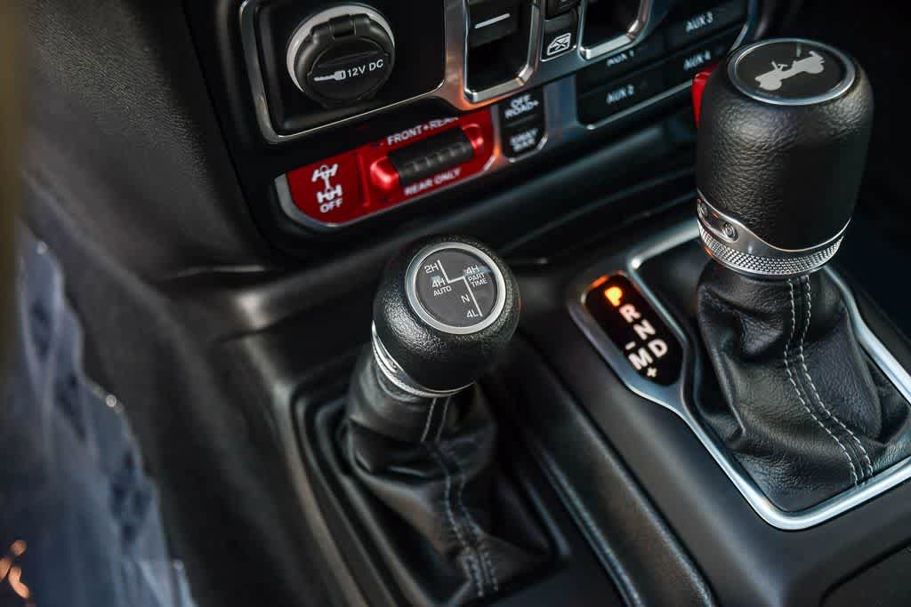 Used 2024 Jeep Wrangler Unlimited Rubicon 4xe w/ Convenience Group AWD/4WD image 23