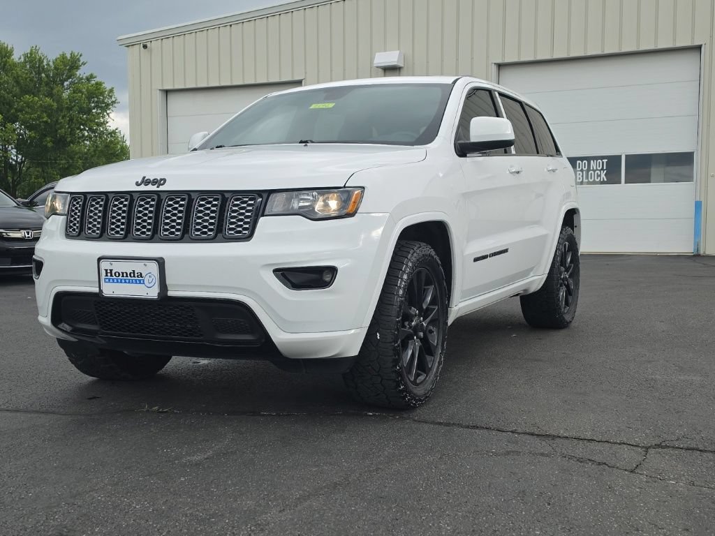 Used 2019 Jeep Grand Cherokee Altitude AWD/4WD image 3