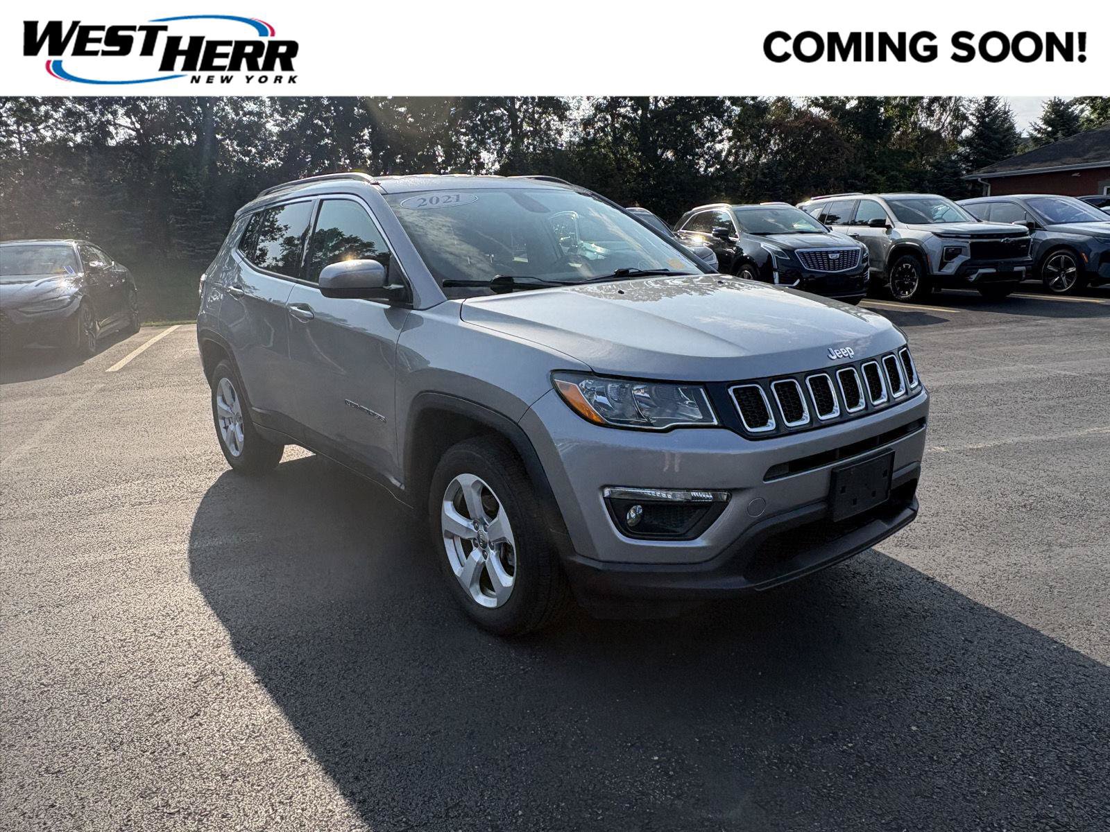 Used 2021 Jeep Compass Latitude w/ Convenience Group AWD/4WD image 1