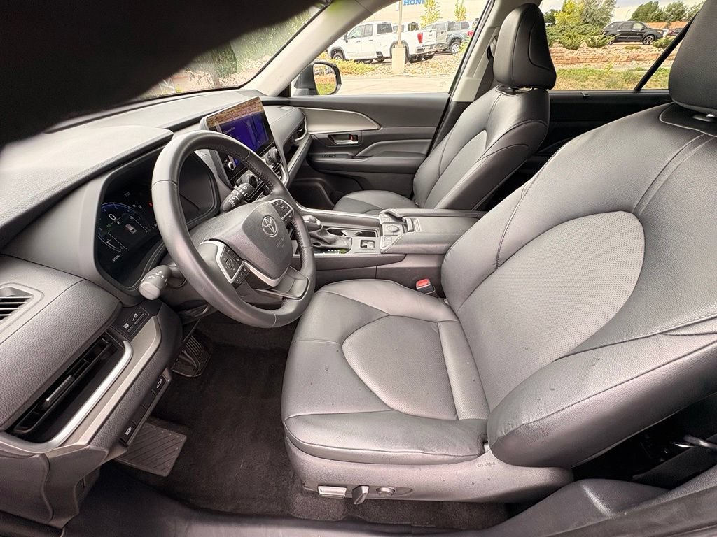 Used 2025 Toyota Grand Highlander AWD image 10